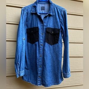 BLUE DENIM BUTTON DOWN SHIRT